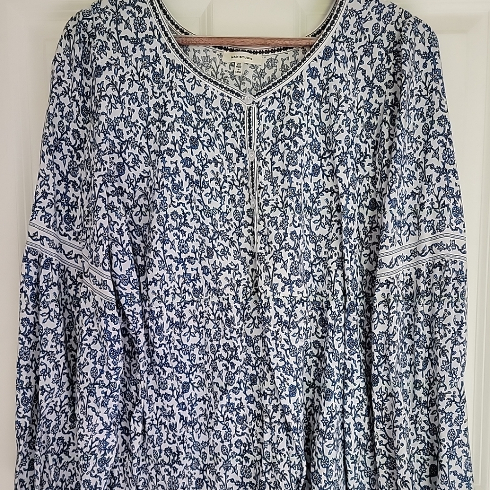 Max Studio Plus Size 2x Top Button Detail Long Sleeve Blue & White Floral